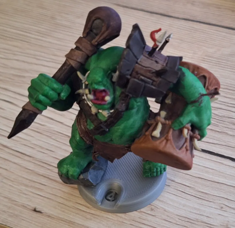 Miniature magnetic base with health counter (HP)