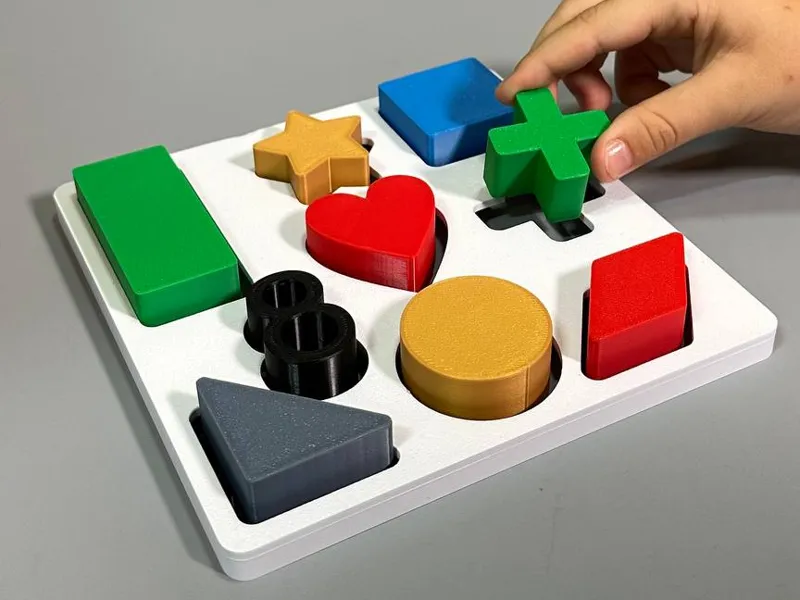 Geometric shapes puzzle board