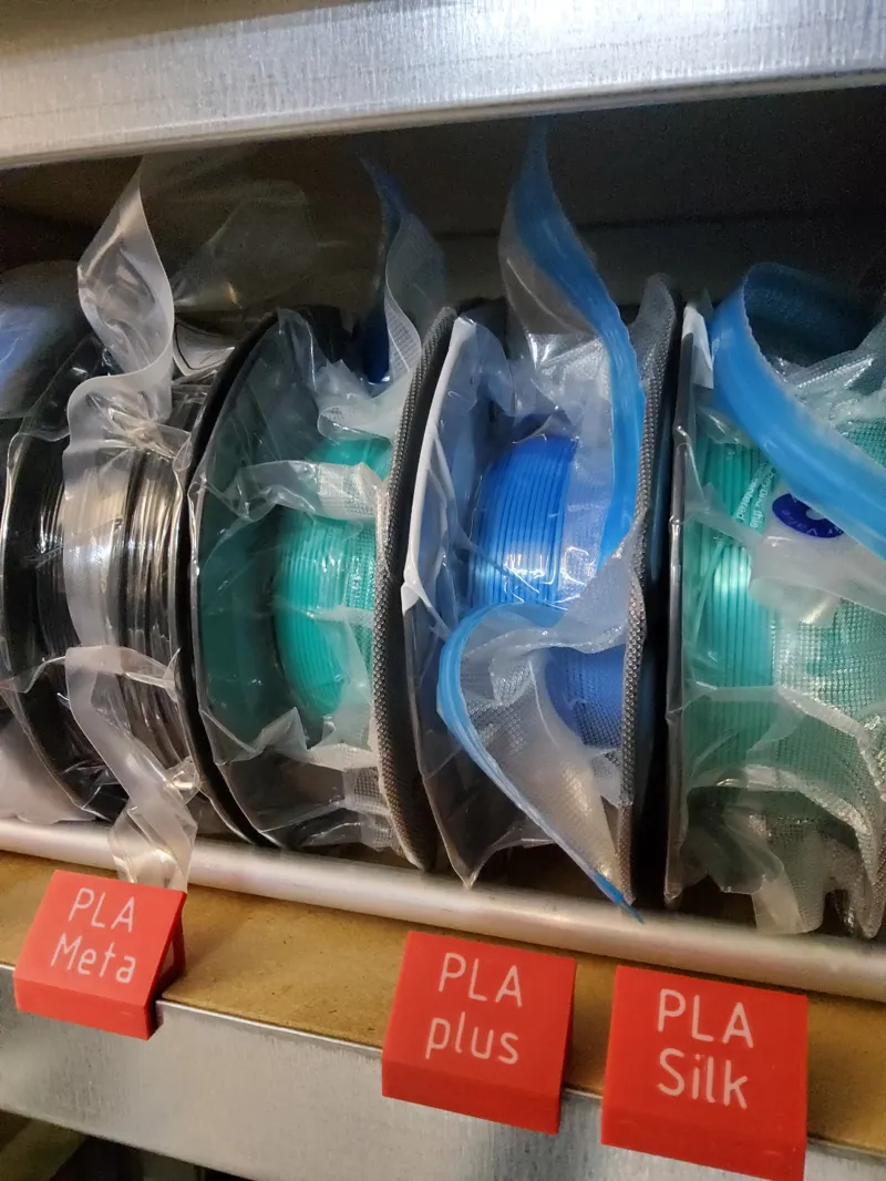 Filament Badges for Metalshelf