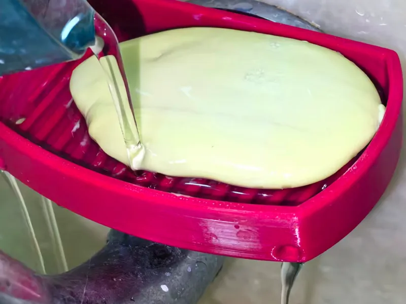 Self-draining soap dish  mounted on faucet