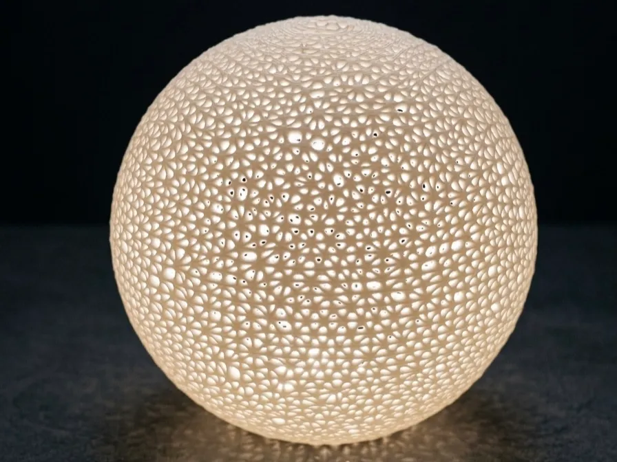 Lampe sphérique Luma, motif voronoi