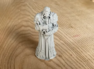 Escenografía en miniatura: Corrupted Grimdark Hooded Guardian Statue Terrain — vista de referencia 3