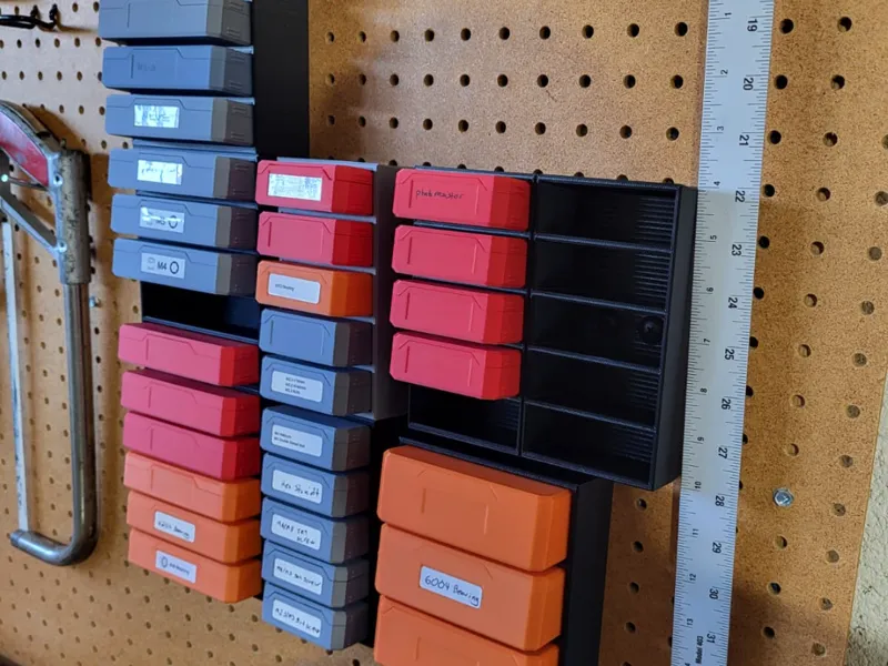 Clamshell Parts Box Mount for Pegboard