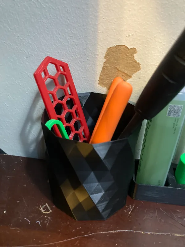 Pot low poly pour outils