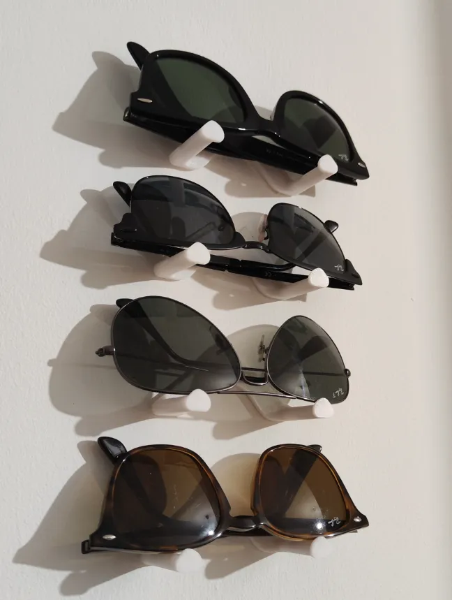 Sunglasses wall holder mount