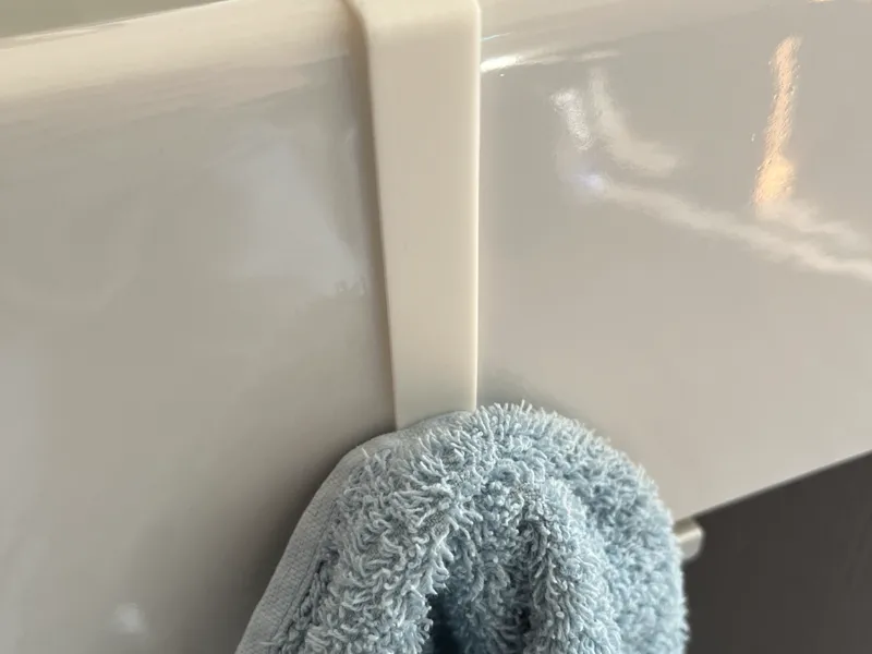 Towel hanger
