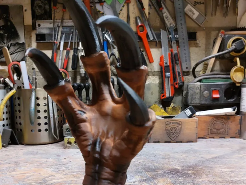 DeathClaw Claw Trophy 