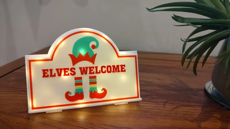 Fairy light box, swappable signs