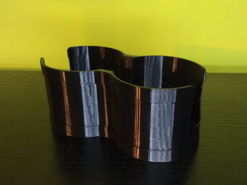 Universal Cupholder for both big and small cans