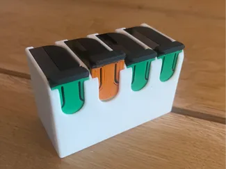 Canon LP-E6 Battery holder with charge indicator