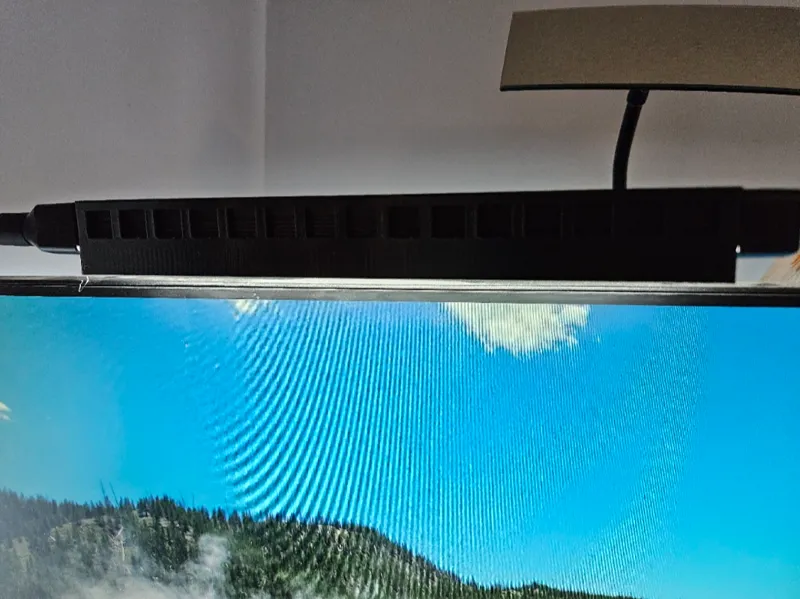 Desk lamp light shield / deflector