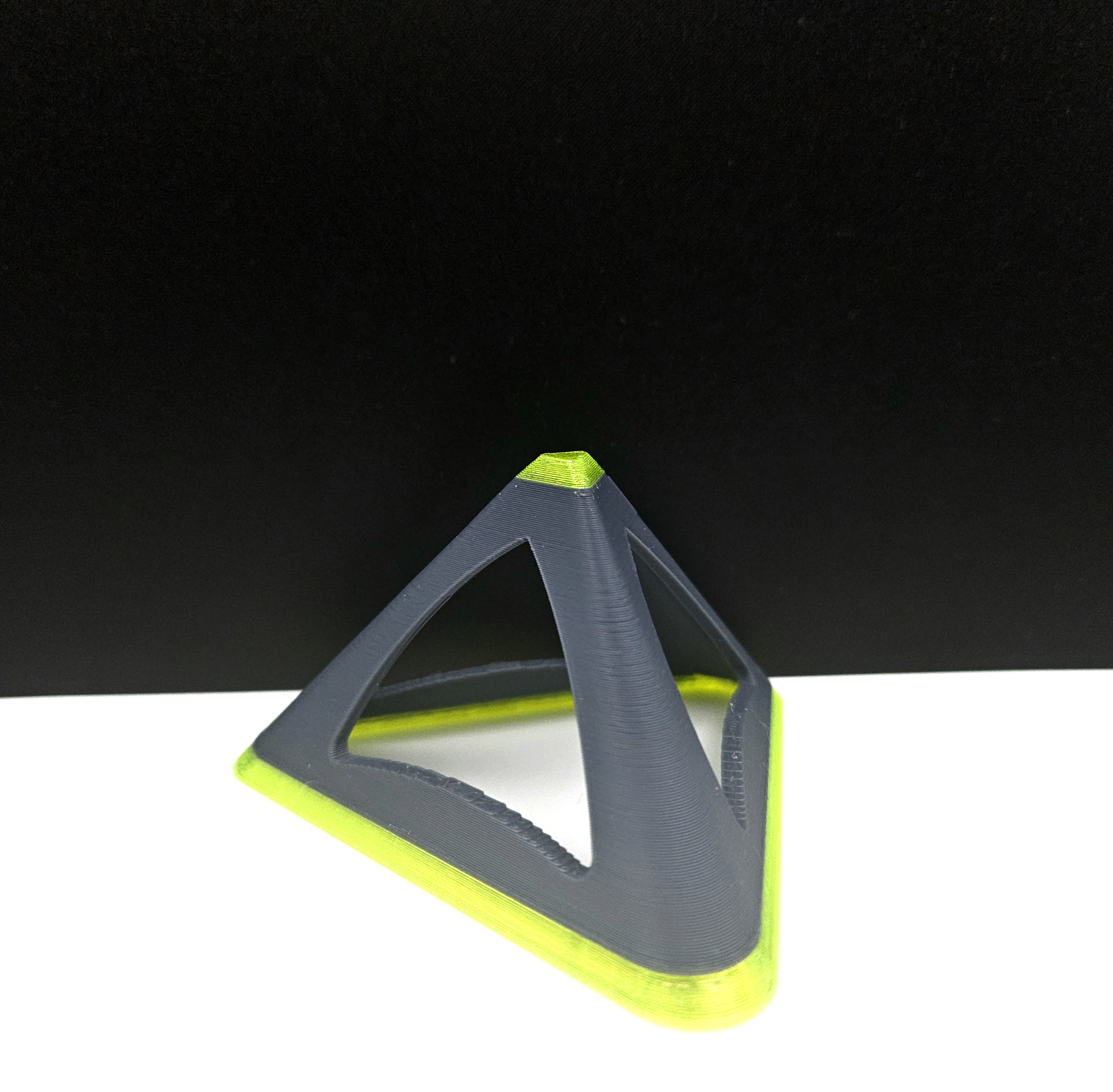Miniatura 2 do modelo 3D Stackable Multimaterial TPU Paint Pyramids