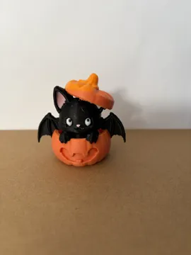 Adorno temático: Cute Bat in Pumpkin – Halloween Decoration — vista de referencia 3