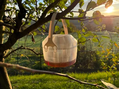 Wasp & Hornet Trap w. Strap Garden Insect Catcher