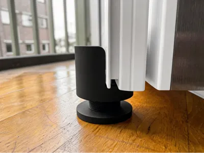 Height‑adjustable door stop with threaded foot