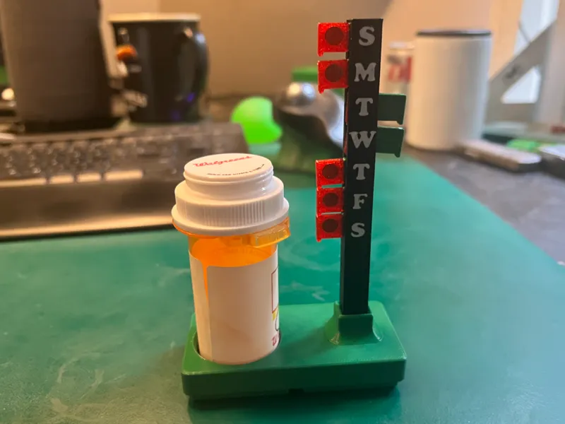 Gridfinity Med Holder with Magnetic Day Tracker