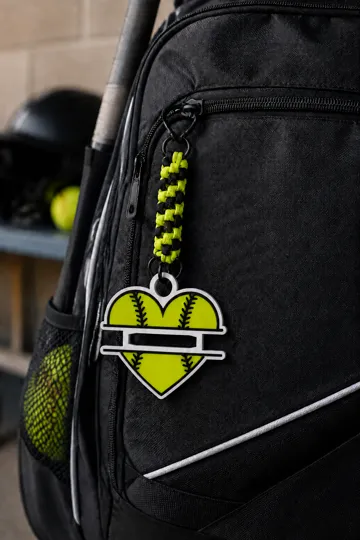 Accesorio para sujetar ligas de cabello: SOFTBALL HEART HAIR TIE HOLDERS — vista de referencia 3