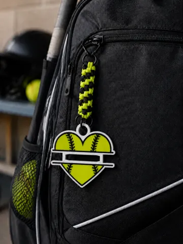 Accesorio para sujetar ligas de cabello: SOFTBALL HEART HAIR TIE HOLDERS — vista de referencia 2