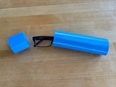 Protective case pen-style for glasses