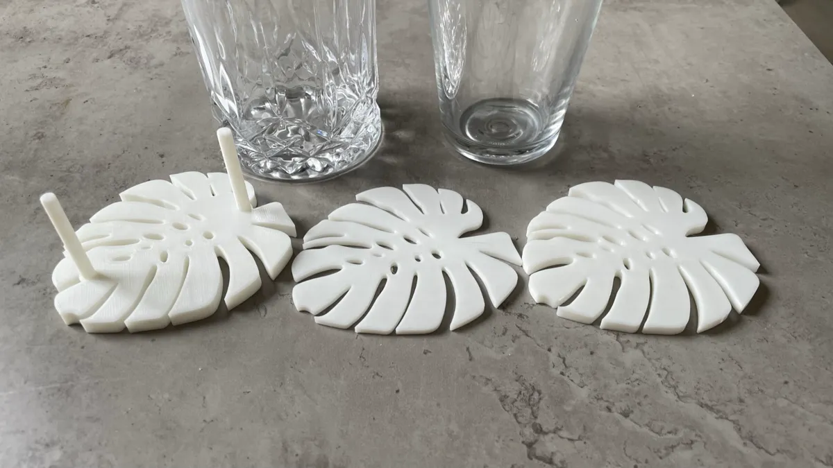 Dessous-de-verre et présentoir feuille de monstera