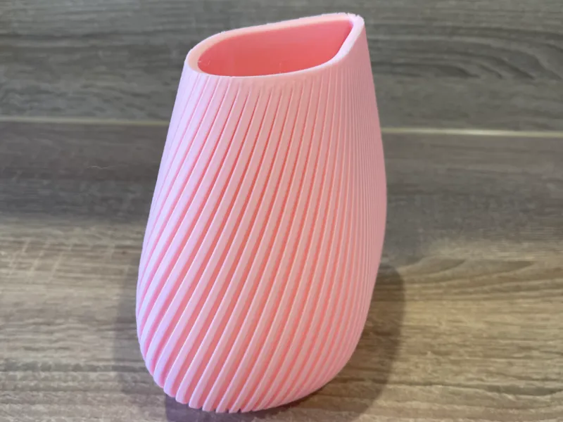 Moderne Spiralvase – Eleganz in Bewegung