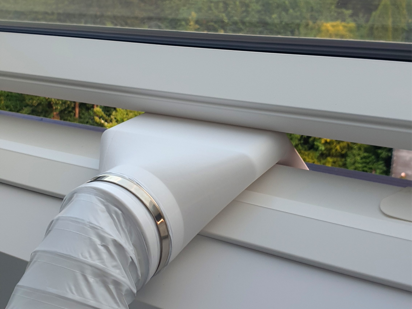 Abluftstutzen für Dachfenster mit 45°-Auslass
