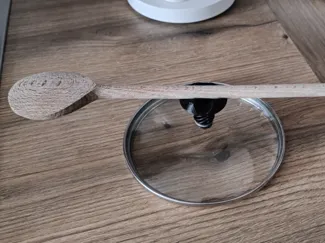 Handle on the cooking lid with storage space