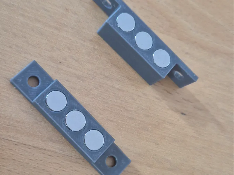 Door magnet for 3x round magnet 8x4mm.