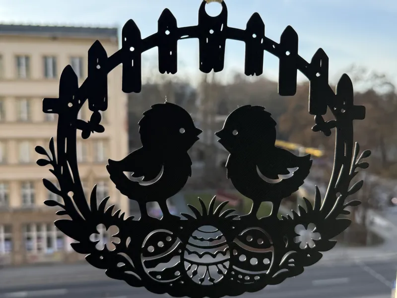Zwei Kücken im Osterglück