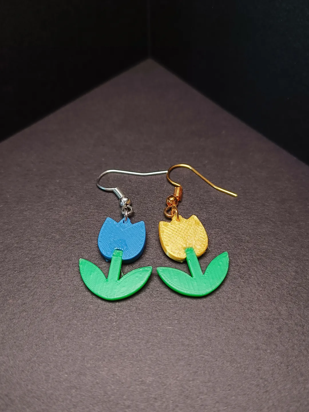 Tulips earrings view 4