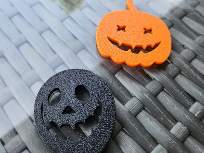 12 Halloween decorations 6 pumpkins and 6 balloons