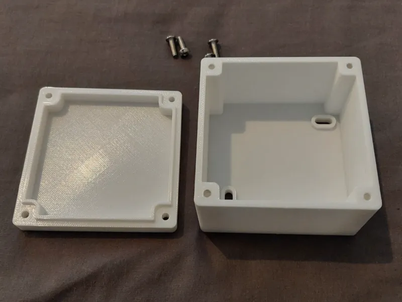 Junction box with lid