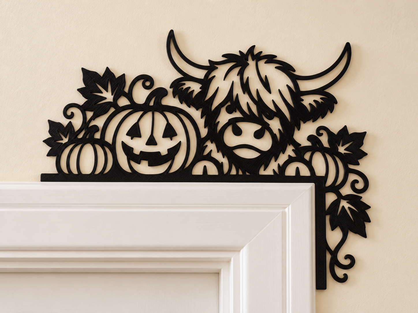 Highland Cow & Pumpkins – Halloween Door Corner - 1