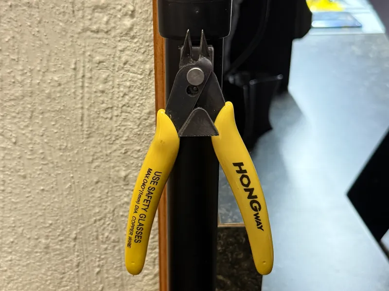 Side cutters holder