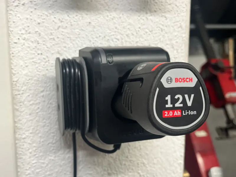 Bosch GAL 12V-20 Wandhalter 