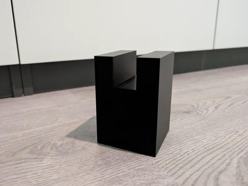 Helper tool for easy Ikea door mounting for pax