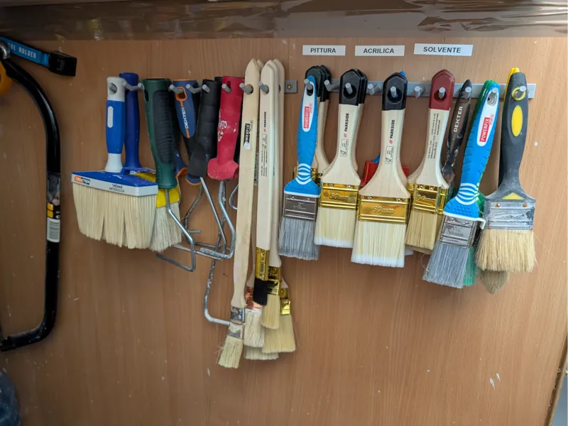 Ganci per attrezzature e pennelli garage e cantina