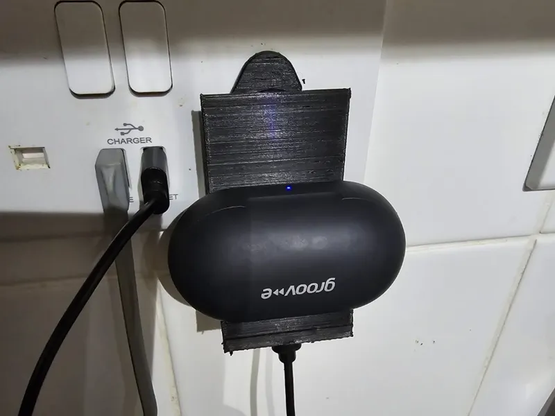 Plug Phone/Pod holder