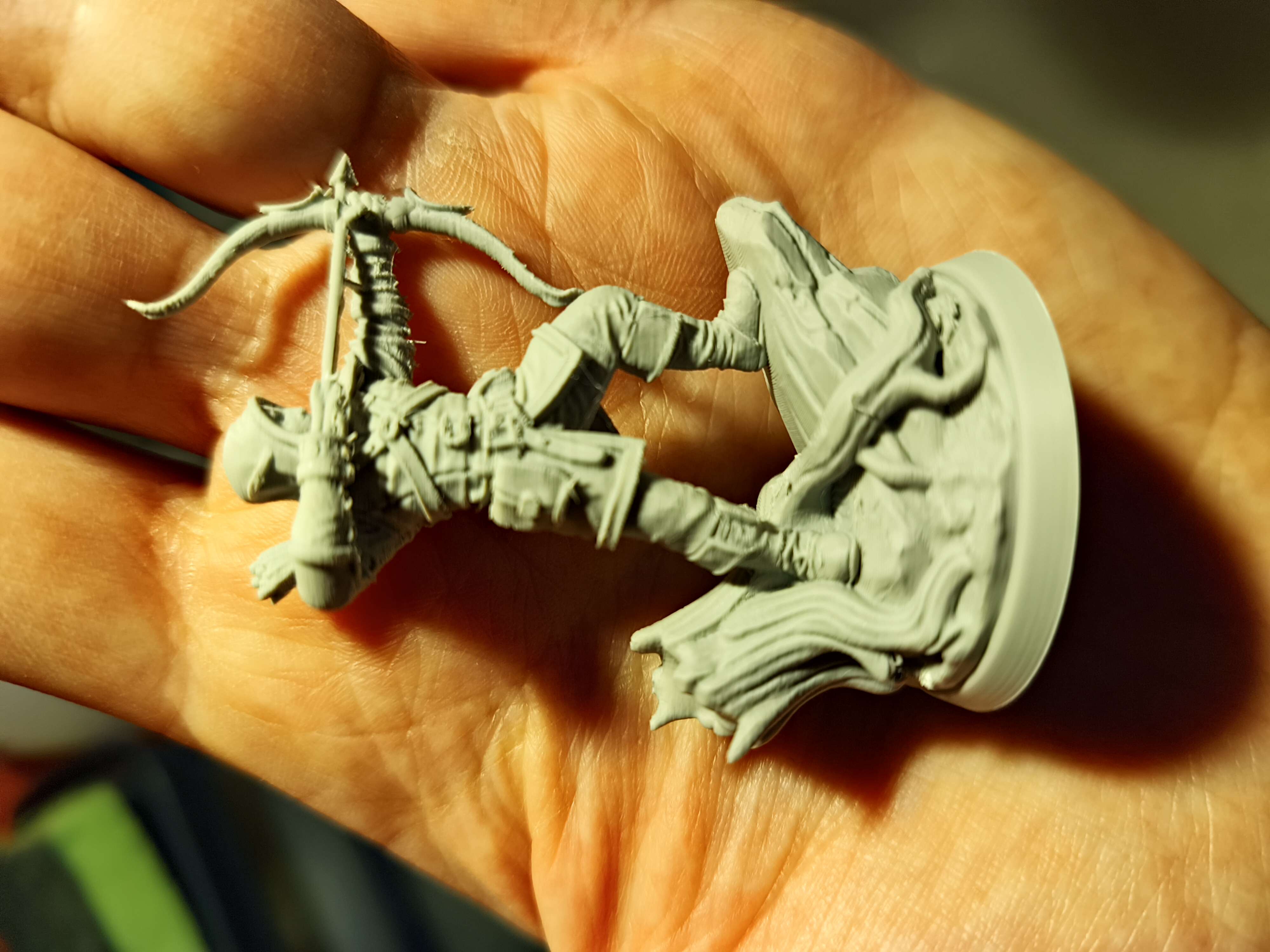 Miniatura 2 do modelo 3D Elven Ranger - Hooded Archer 32mm scale