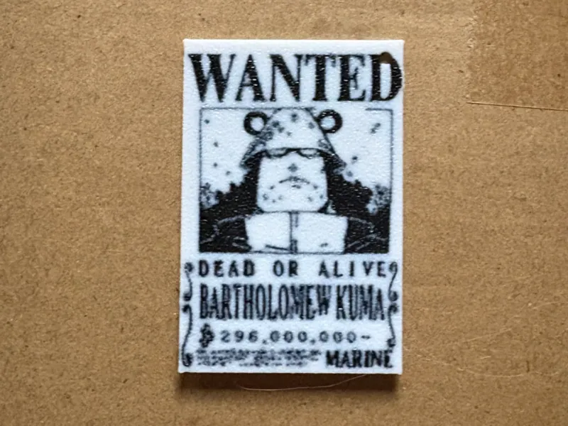 LLAVERO ONE PIECE WANTED KUMA