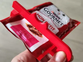 Cat food pouch squeezer scraper
