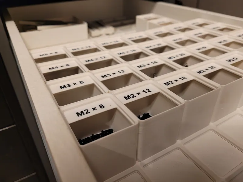 Metric labeled Gridfinity bins, nuts and bolts