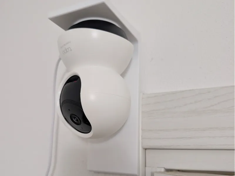 camera door corner support (tapo)