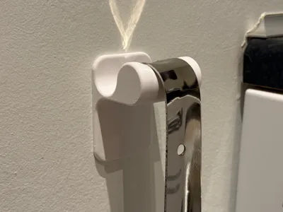 Simple Shoe Horn wall hanger