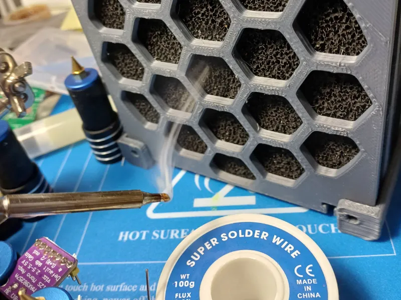 Soldering fume extractor
