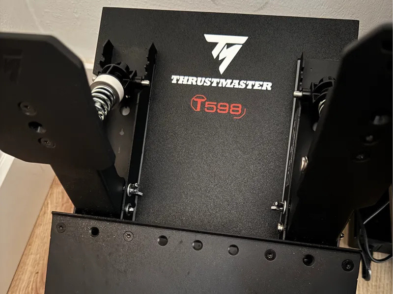 Decorative pedal trim for thrustmaster T598
