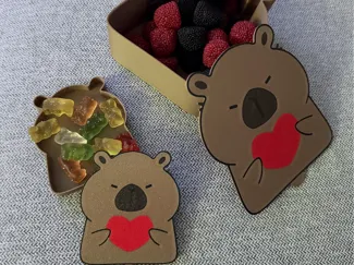 Box Capybara caramelos corazón