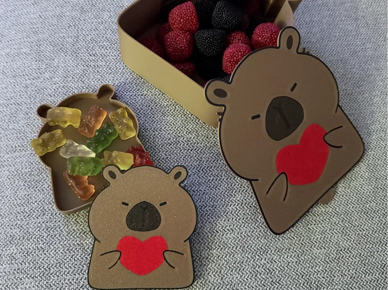 Box Capybara caramelos corazón