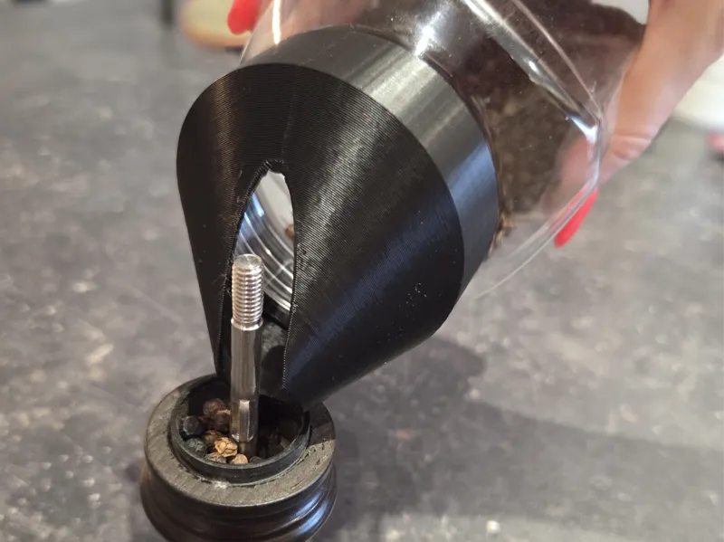 Screw on funnel for refilling peppercorns