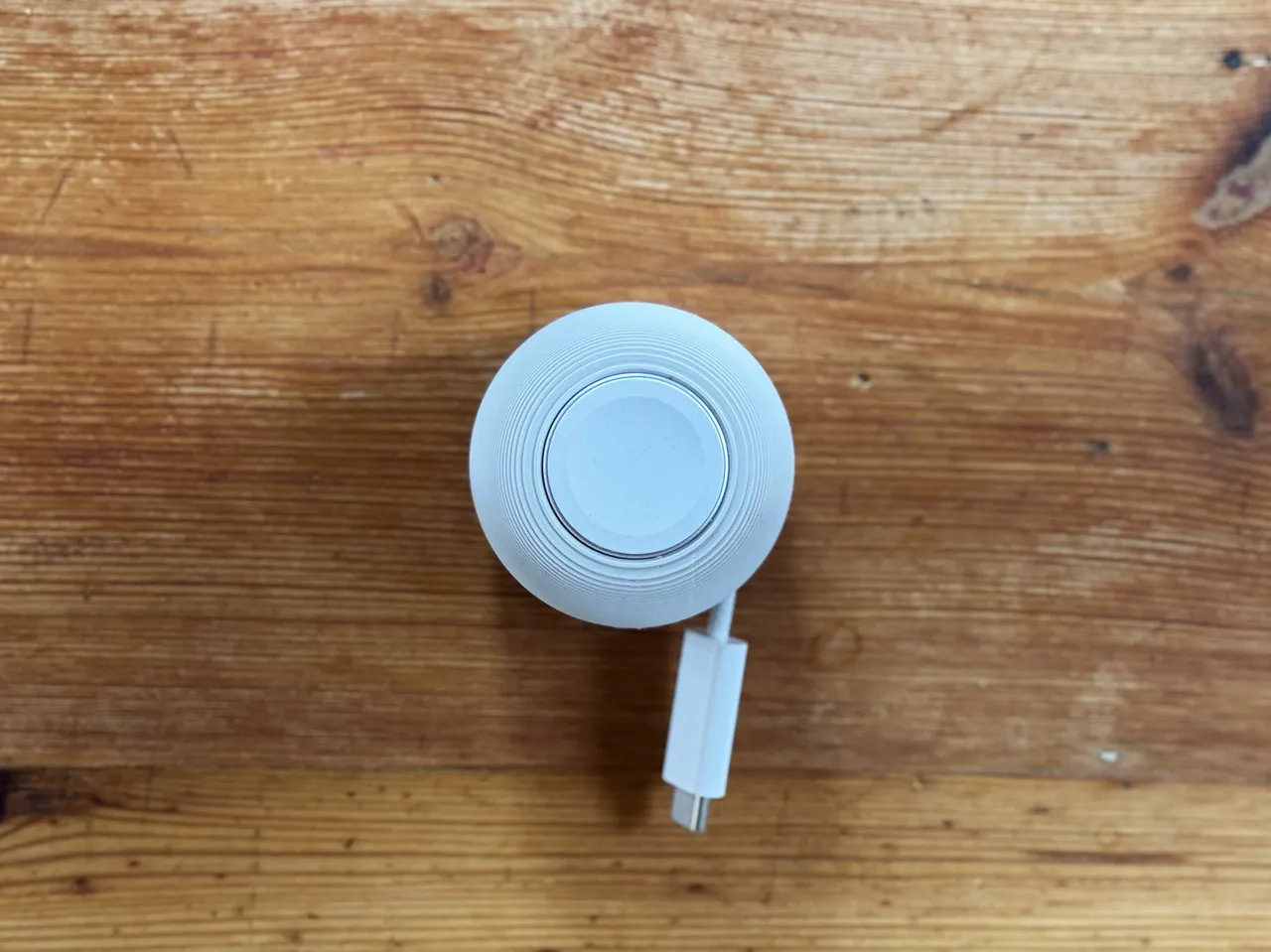 Compact apple watch wind up travel charger holder view 3